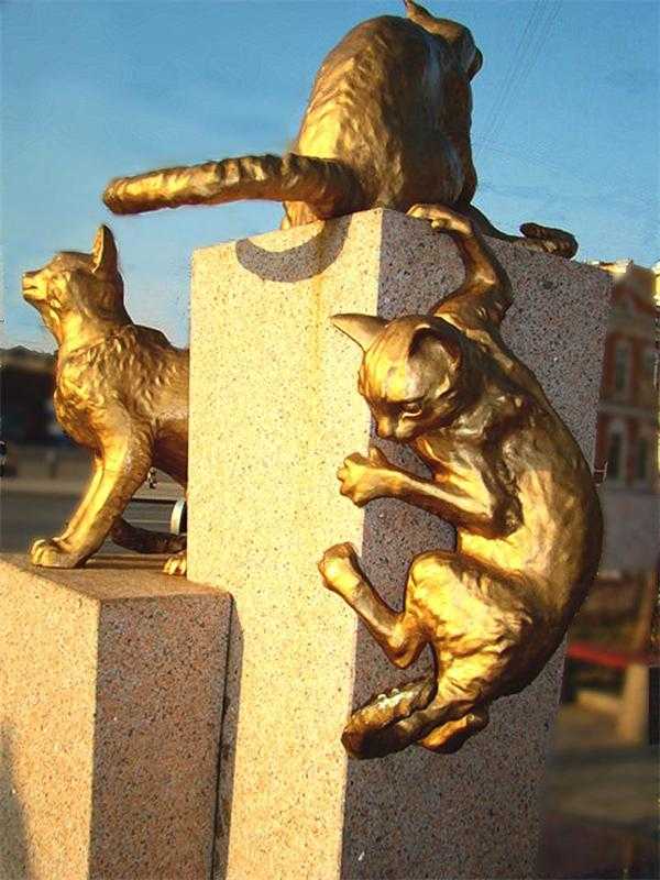 Сквер сибирских кошек — уютный памятник хвостатым героям
