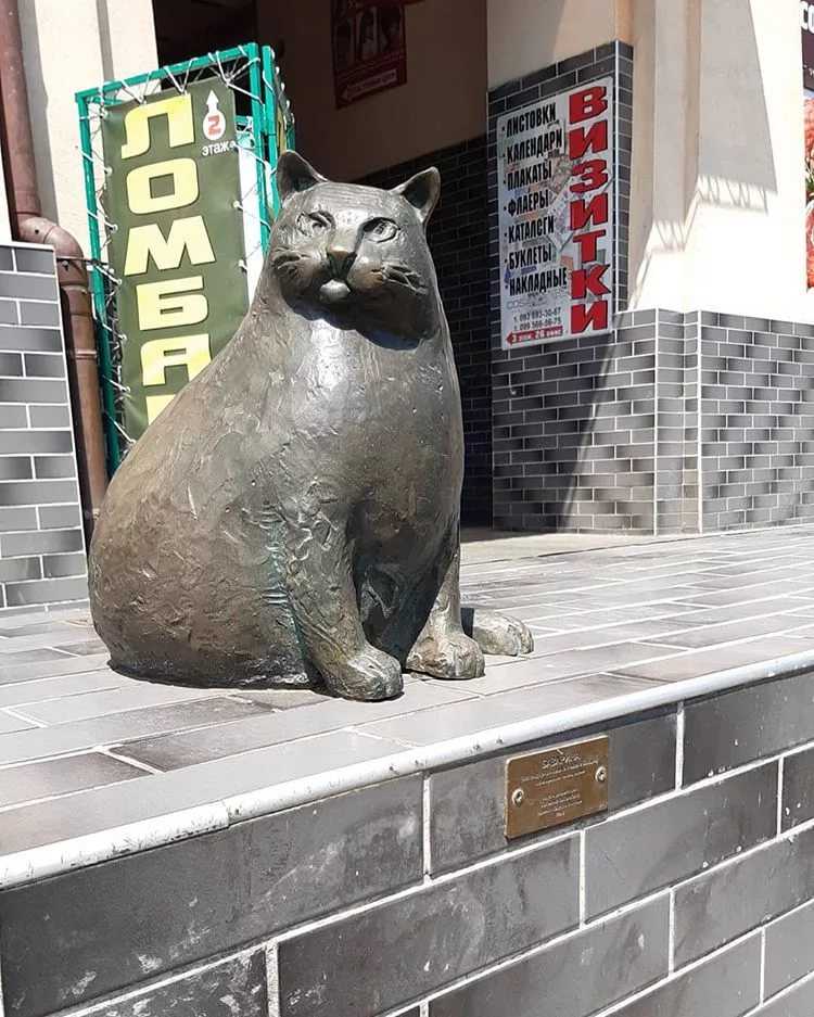 Известные памятники кошкам