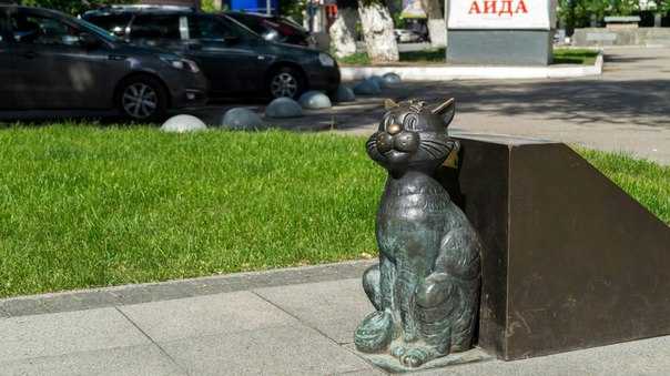 Памятники кошкам, которых знают все - домашние животные